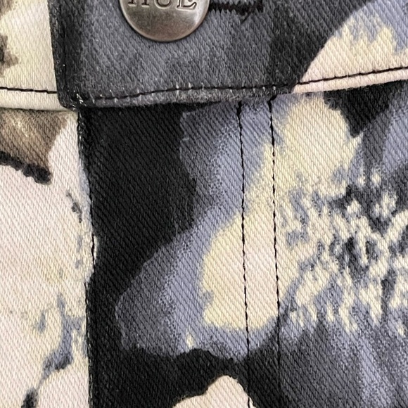 HUE FLORAL SUPER SMOOTH DENIM STRETCH LEGGINGS SZ M - Picture 5 of 9